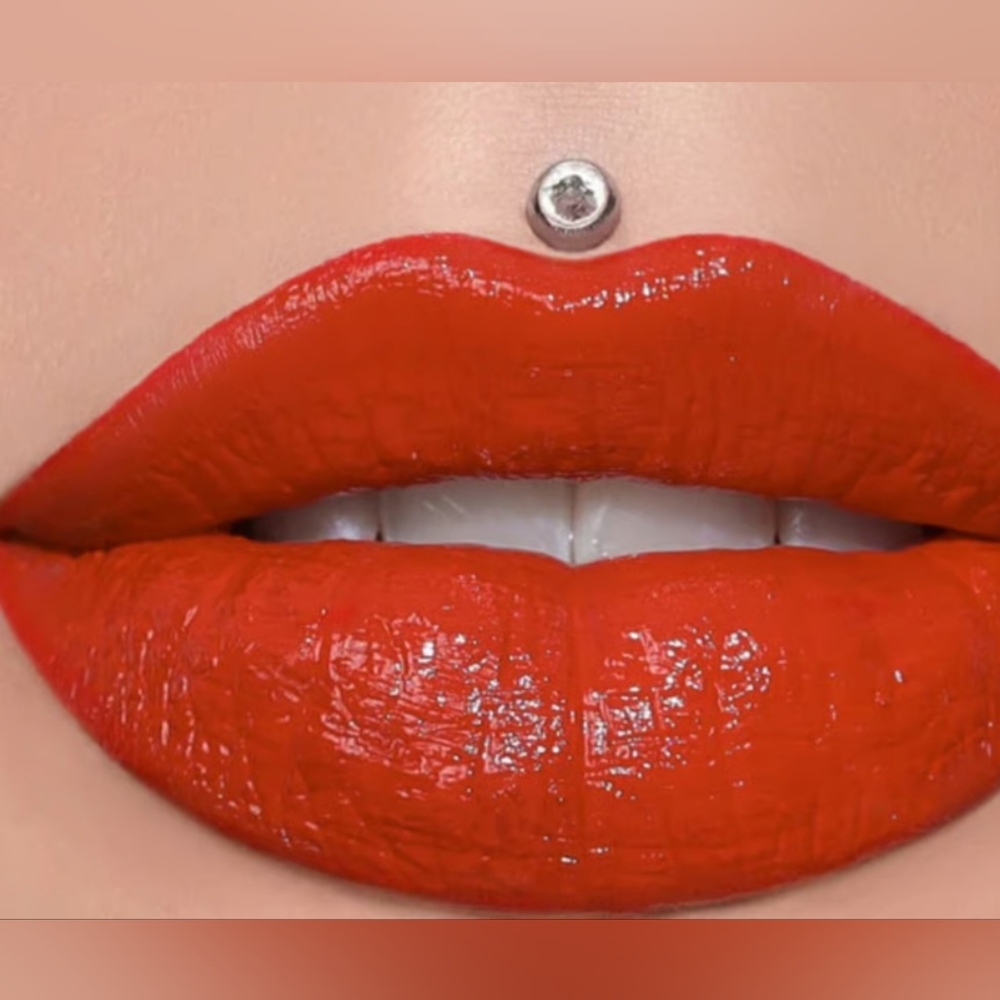 JEFFREE Everybody Knows Lip Gloss red lipstick